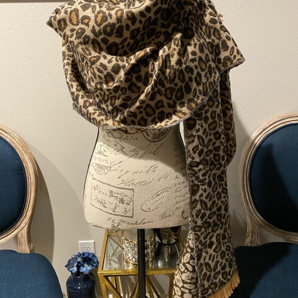 Lane Bryant Accessories - LANE BRYANT LEOPARD PRINT WRAP/SCARF O/S NWT